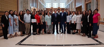 Архив Президента обучил архивному делу 95 специалистов Нацбанка фото галереи 2